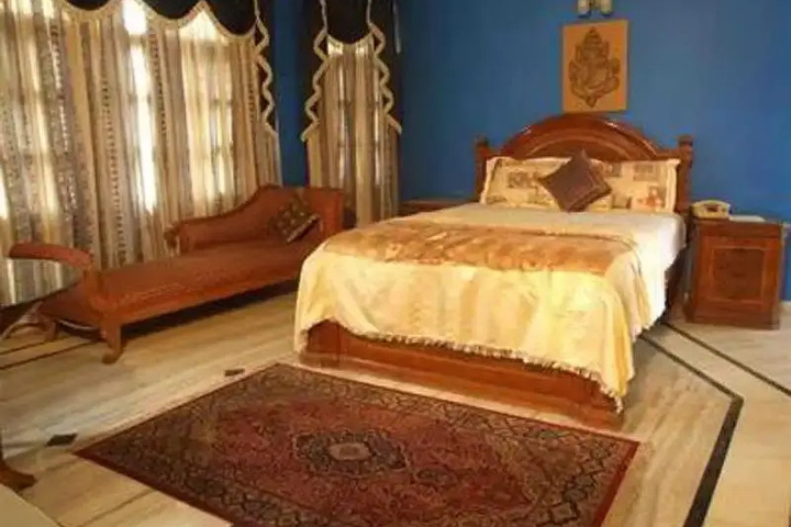 Room 3 of 10