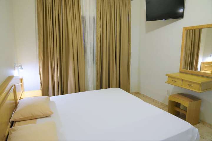 Room 13 of 69