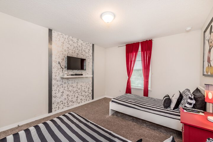 Room 4 of 66