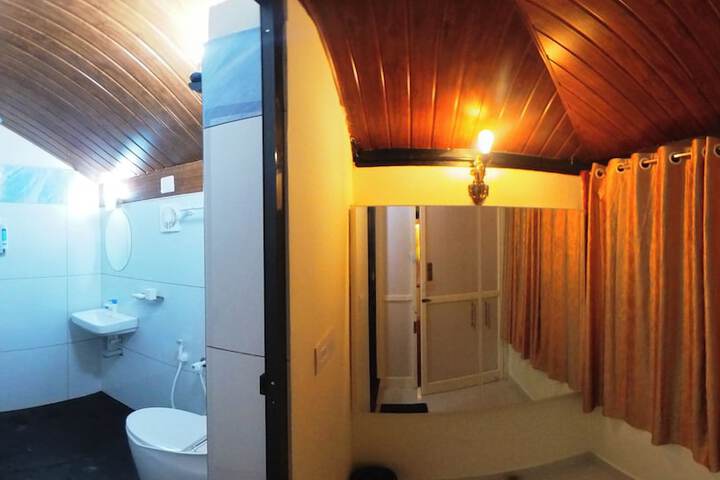 Room 20 of 33