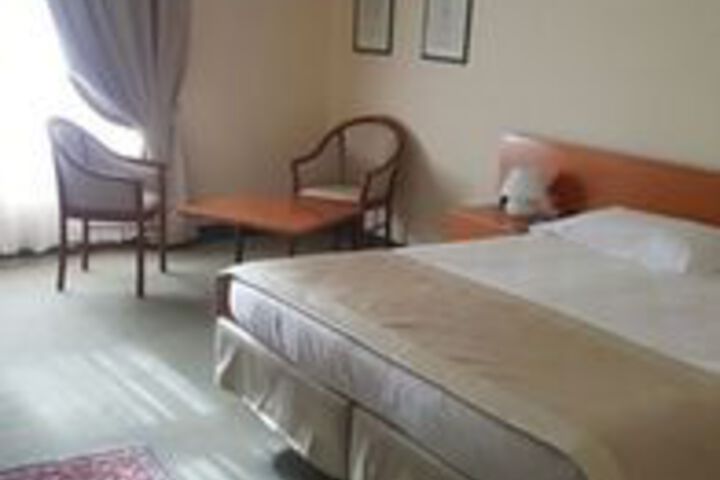 Room 11 of 19