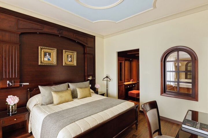 Room 43 of 90