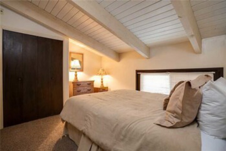 Room 28 of 144