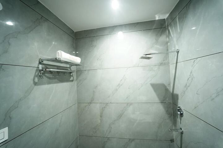 Room 10 of 13