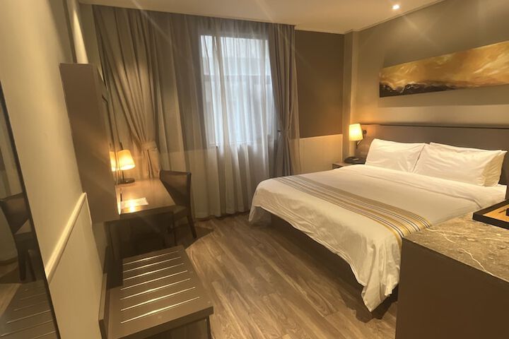 Room 25 of 41