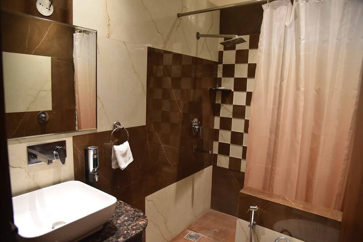 Room 46 of 96