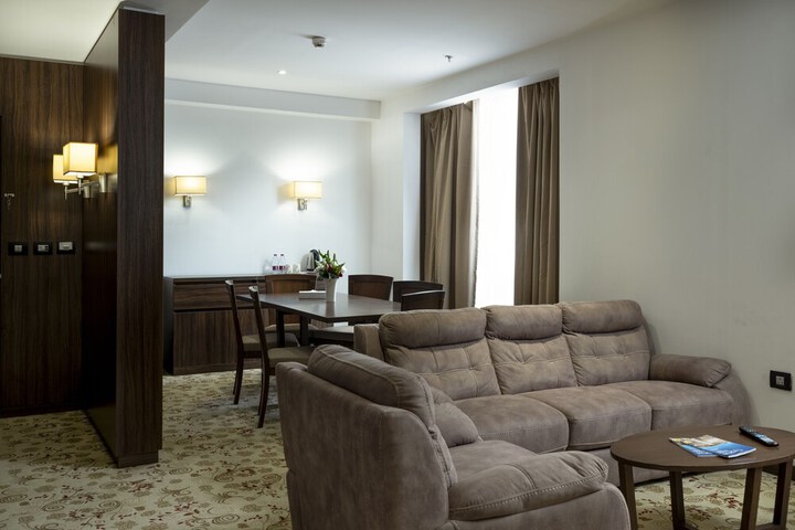 Room 17 of 43
