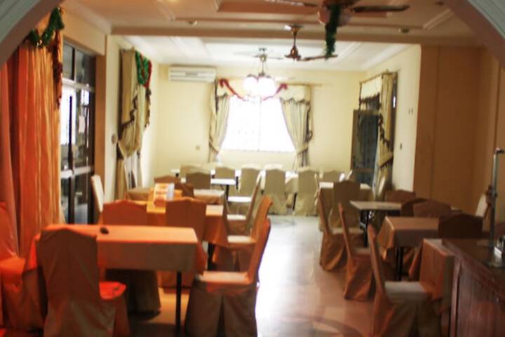 Dining 14 of 23