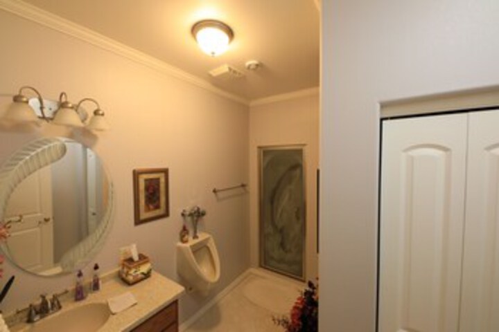 Room 6 of 68