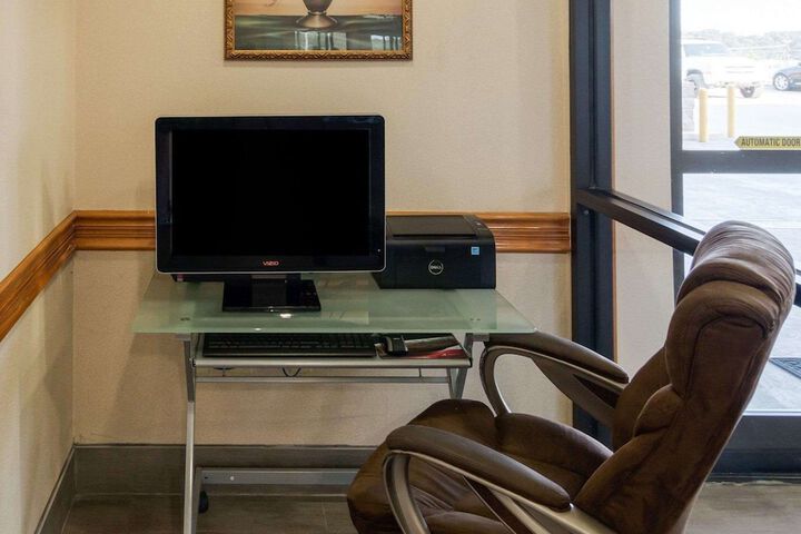 Business Center 21 of 27