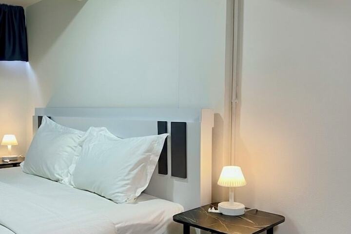 Room 17 of 60