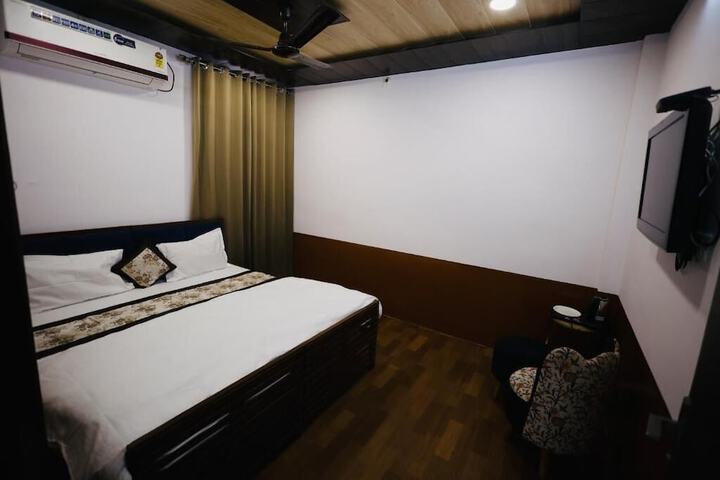 Room 6 of 32