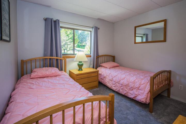Room 3 of 93