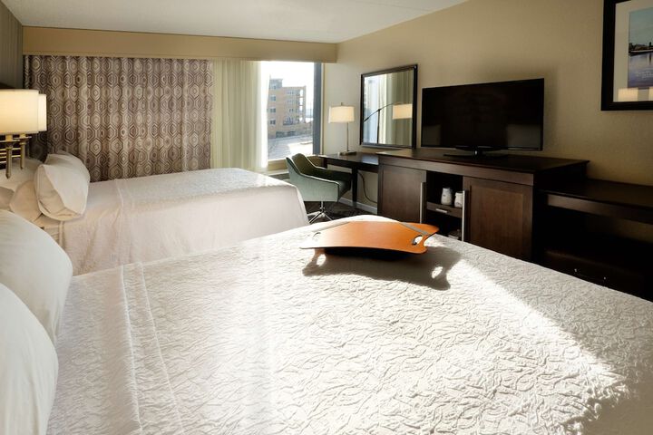 2 Queen Beds (1 of 18)