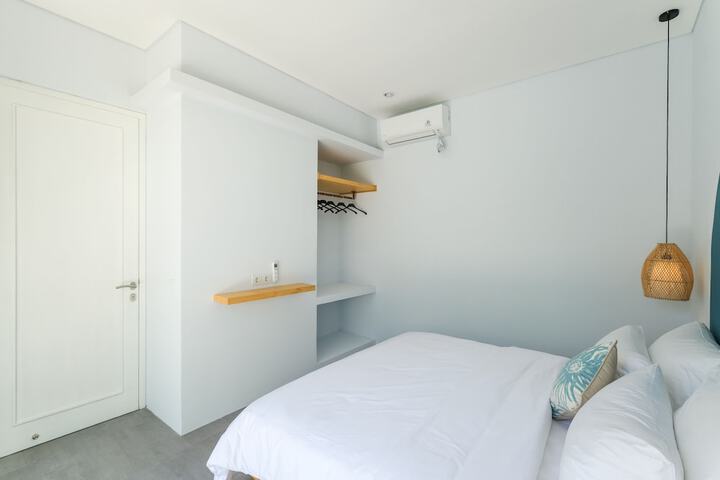 Room 13 of 35