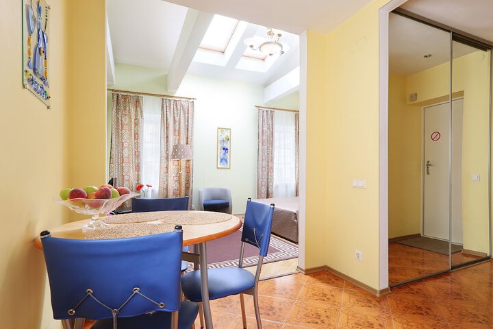 Room 10 of 43
