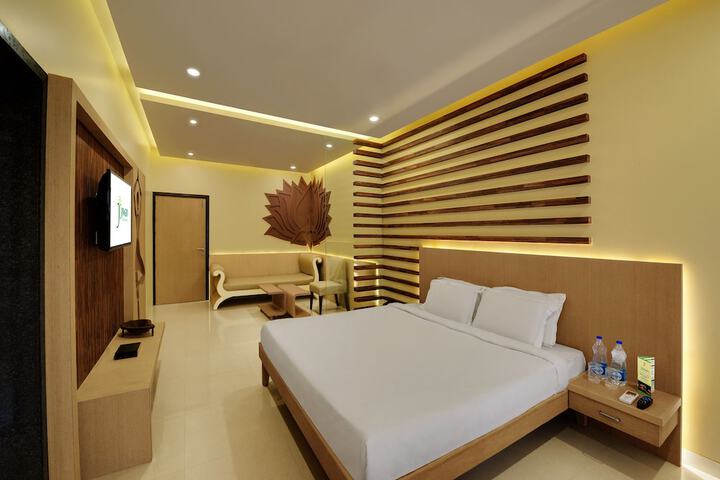 Room 16 of 32