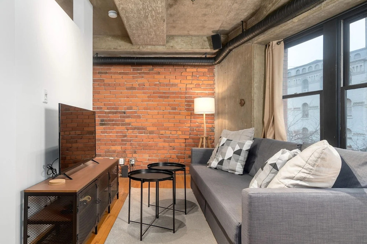 Room 4 of 17