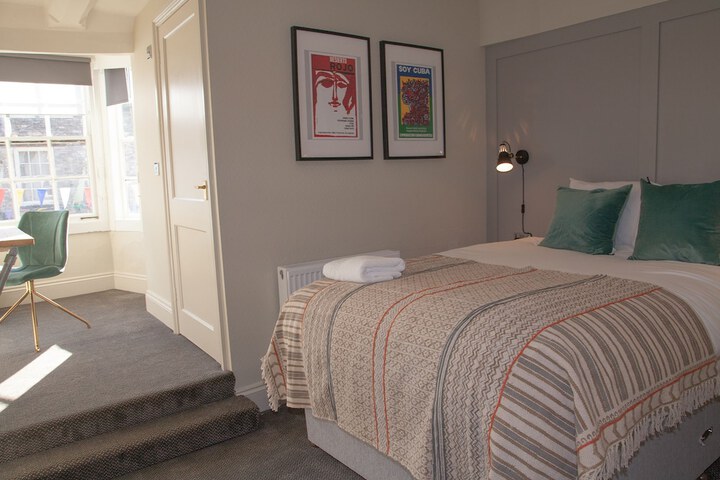 Room 6 of 42