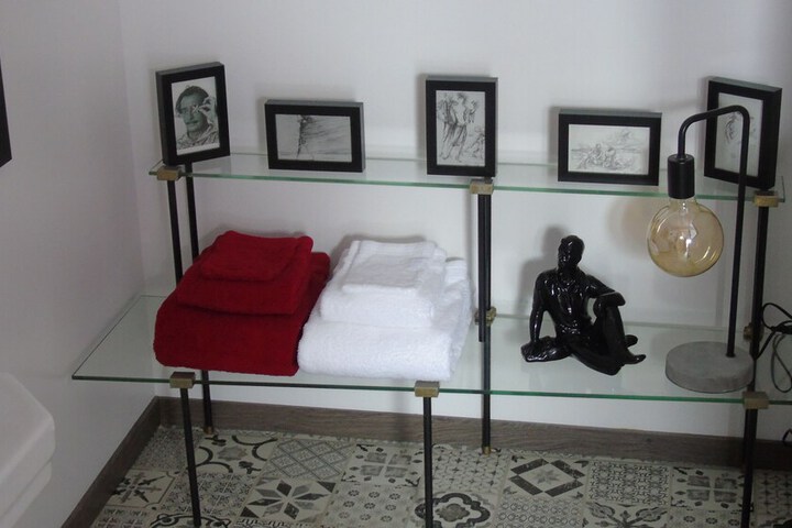 Room 102 of 165