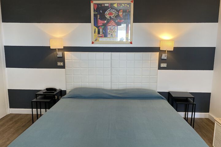 Room 27 of 68