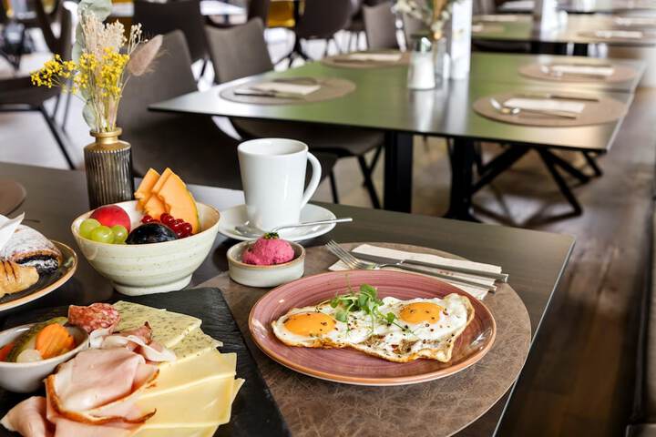Breakfast/Coffee Service 94 of 116
