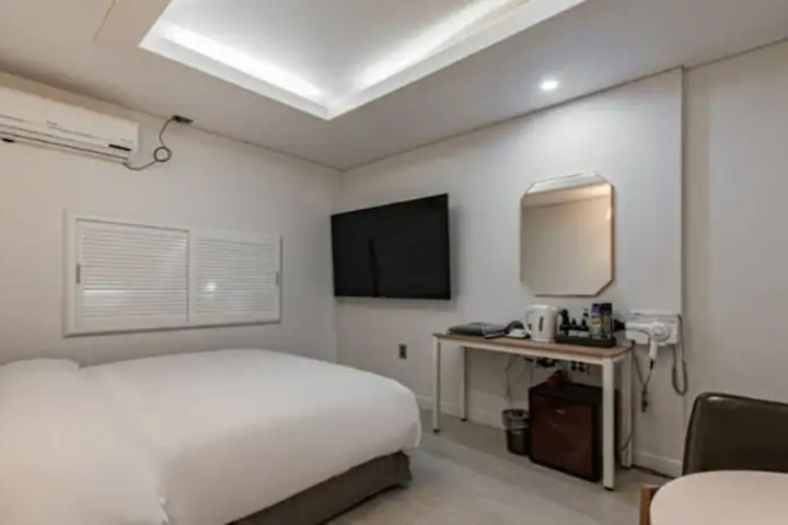 Room 3 of 22