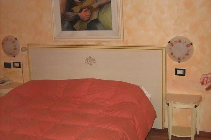Room 9 of 53