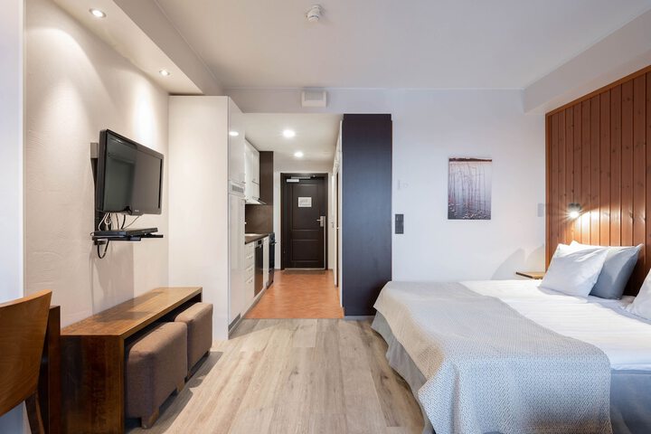Room 16 of 157