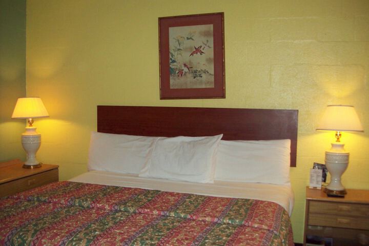 Room 13 of 40