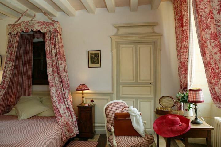 Room 3 of 47