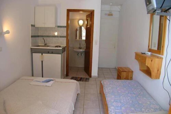 Room 6 of 33