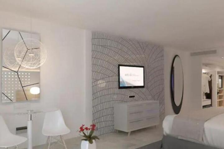 Room 4 of 7