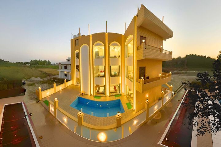 Asapin Vanymahal in Kaladhungi