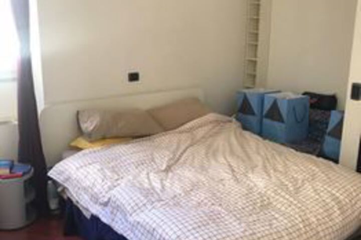 Room 9 of 14