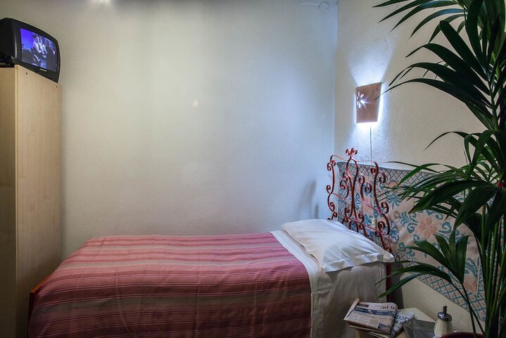 Room 8 of 25