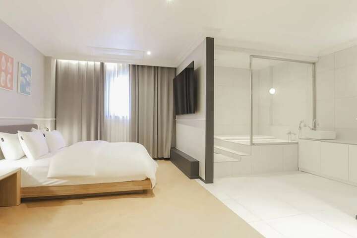 Room 26 of 72