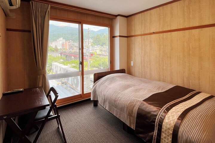Room 19 of 107
