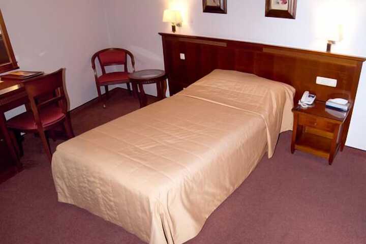 Room 14 of 63