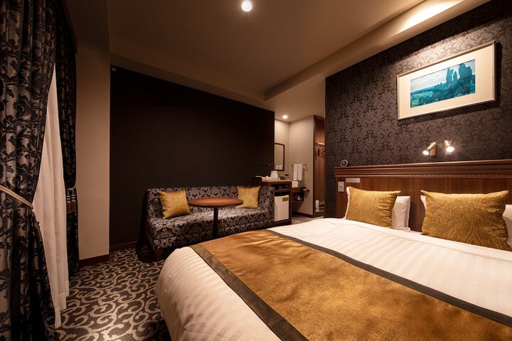 Room 4 of 28