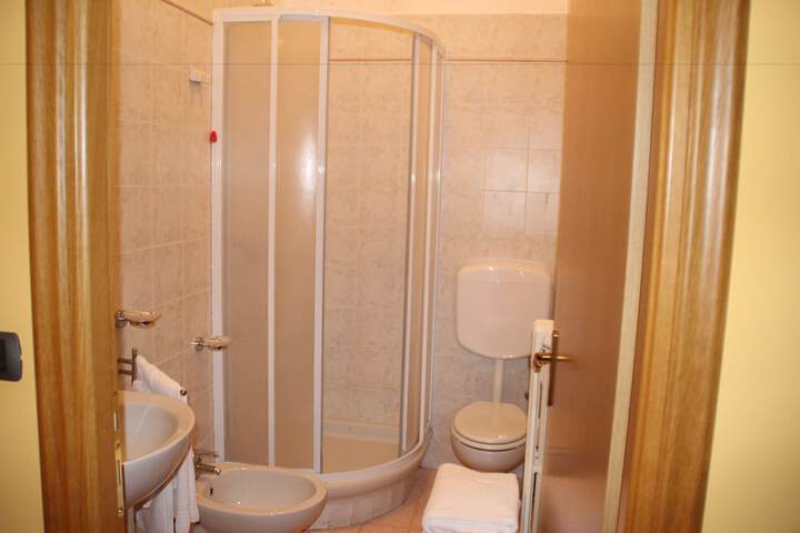 Room 8 of 40