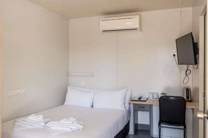 Room 6 of 94
