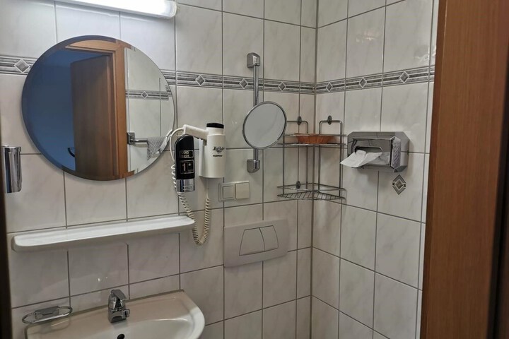 Room 15 of 26