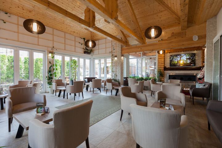 Lobby lounge