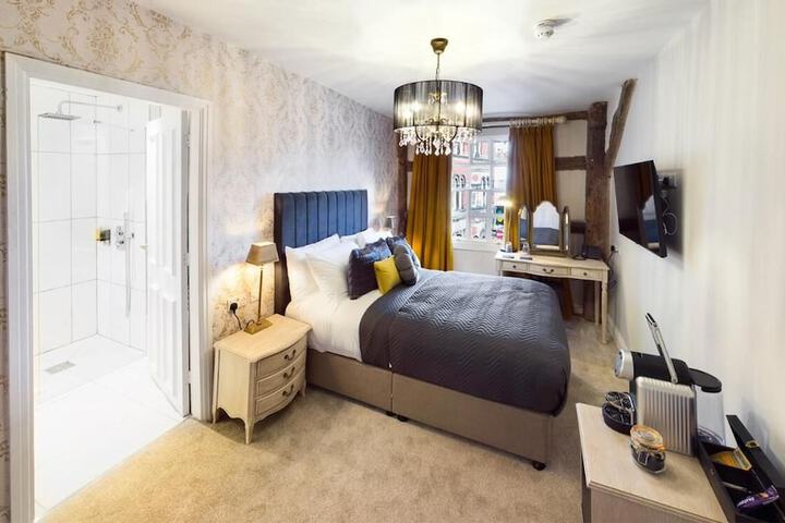 Room 5 of 18