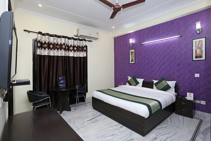 Room 9 of 18