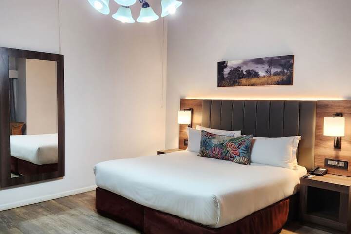 Room 28 of 132