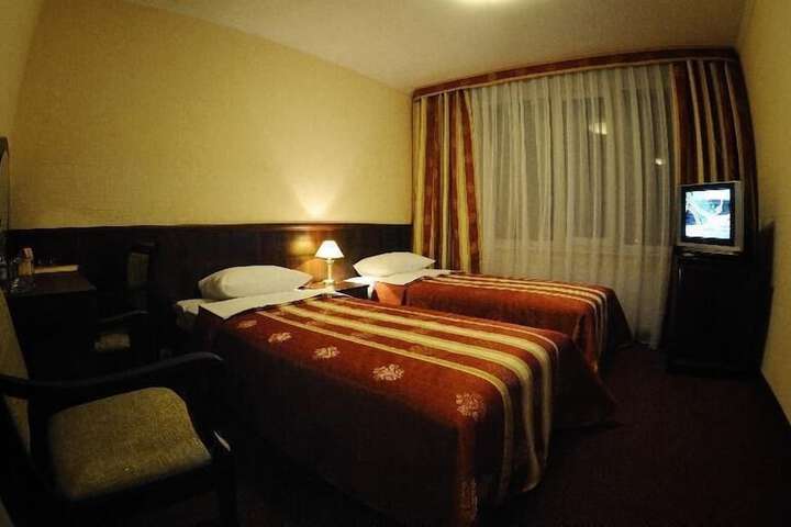 Room 16 of 40