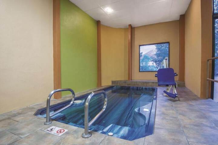 Pool 18 of 22