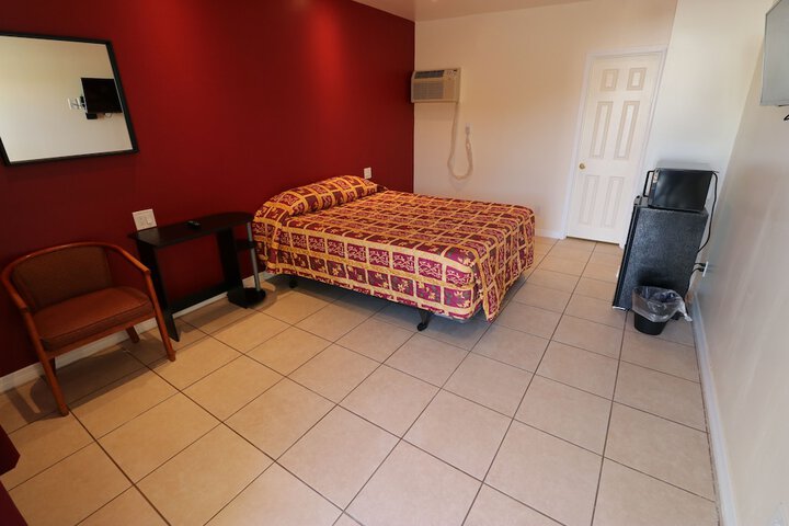 Room 2 of 38